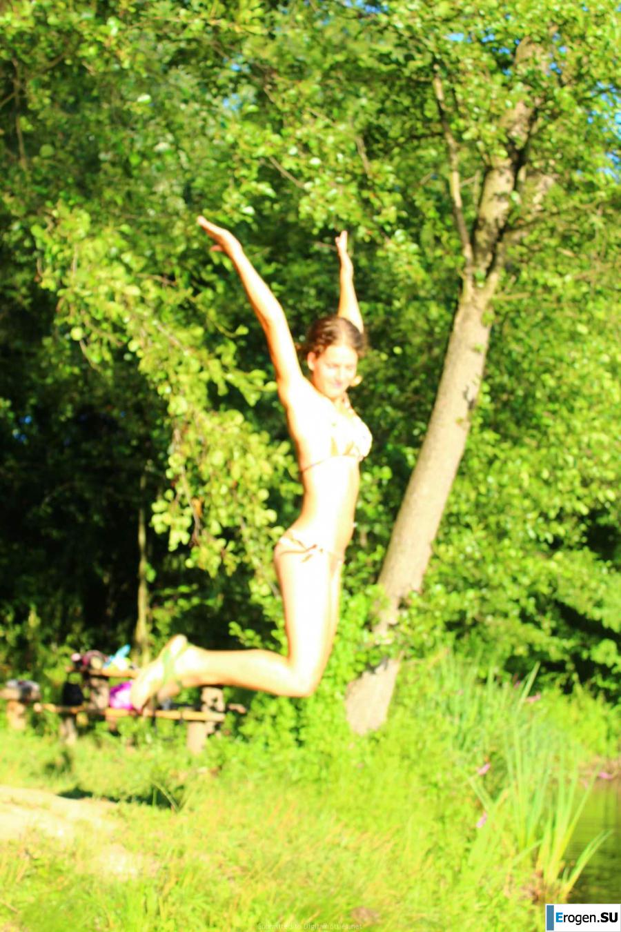 naked girls on the lake. Photo 11