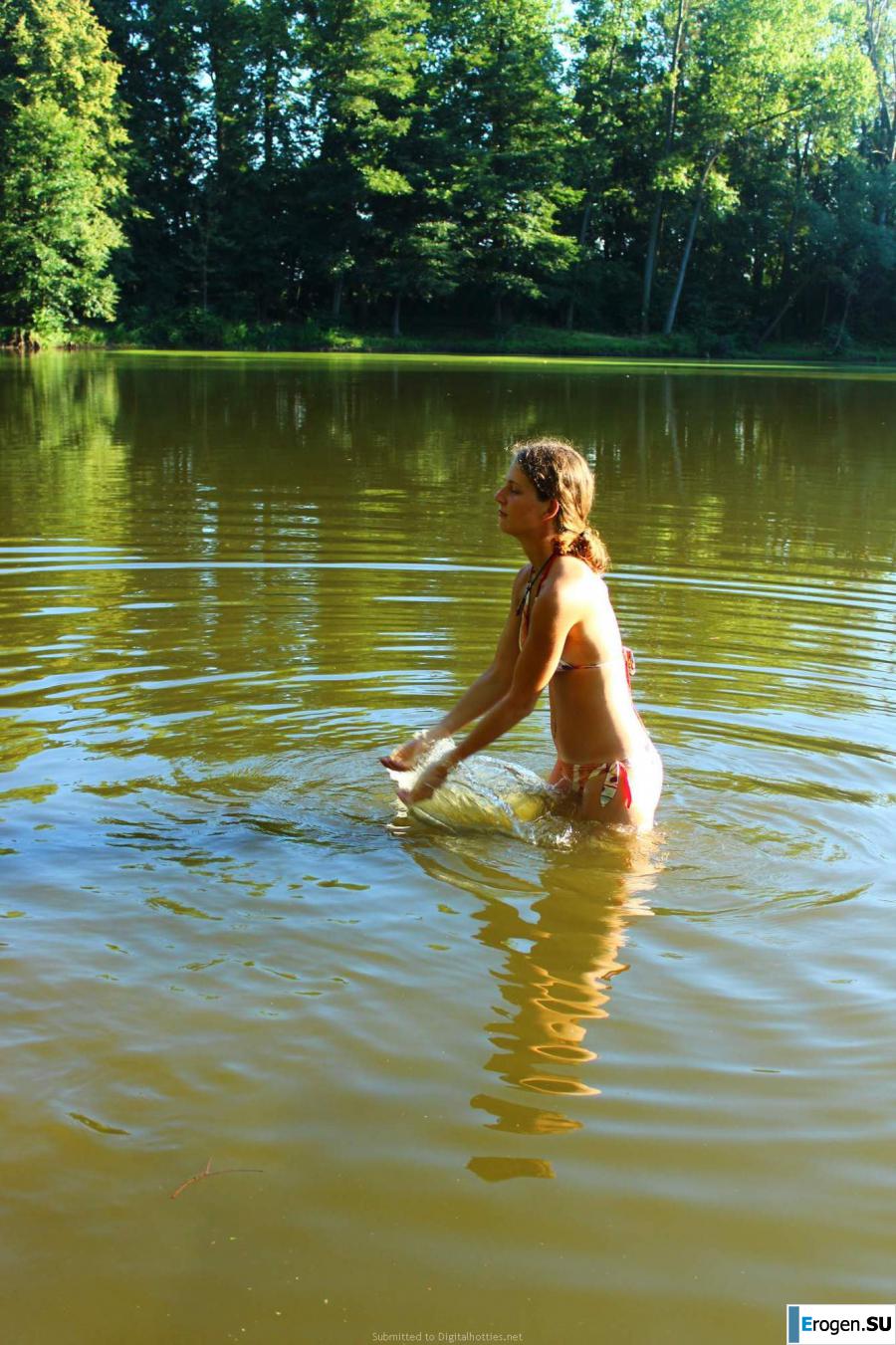naked girls on the lake. Photo 16