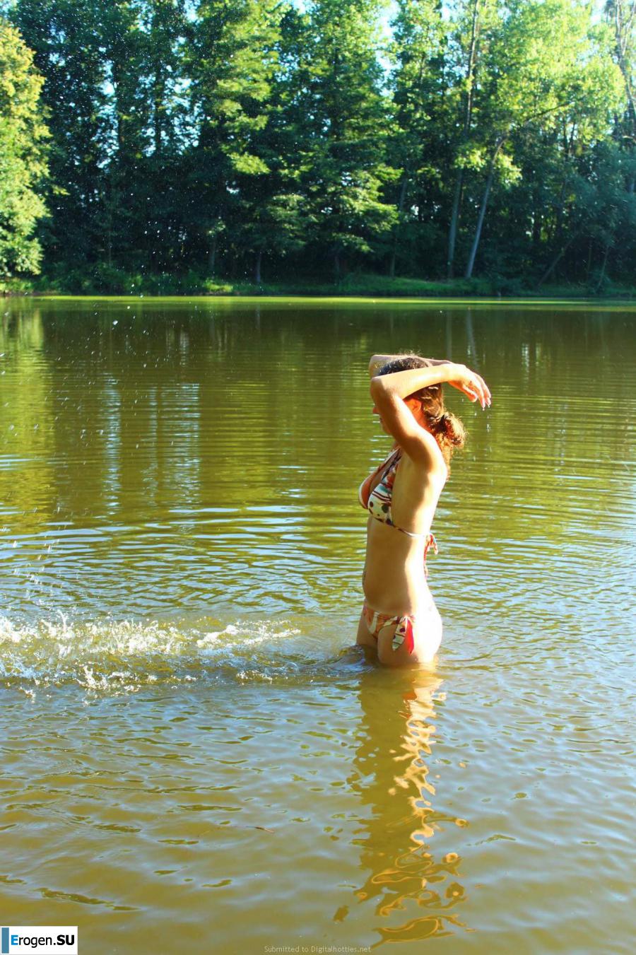naked girls on the lake. Photo 25