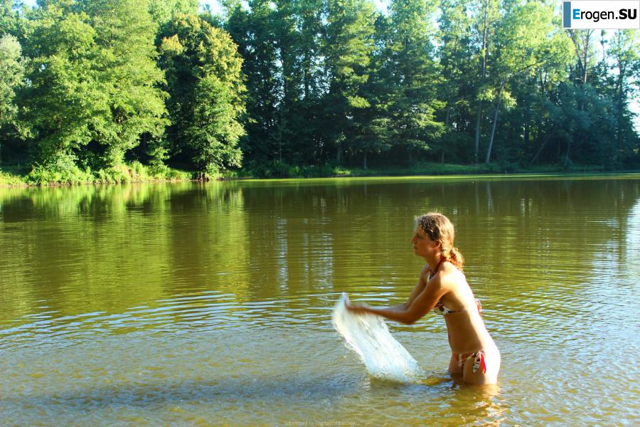 naked girls on the lake. Photo 30