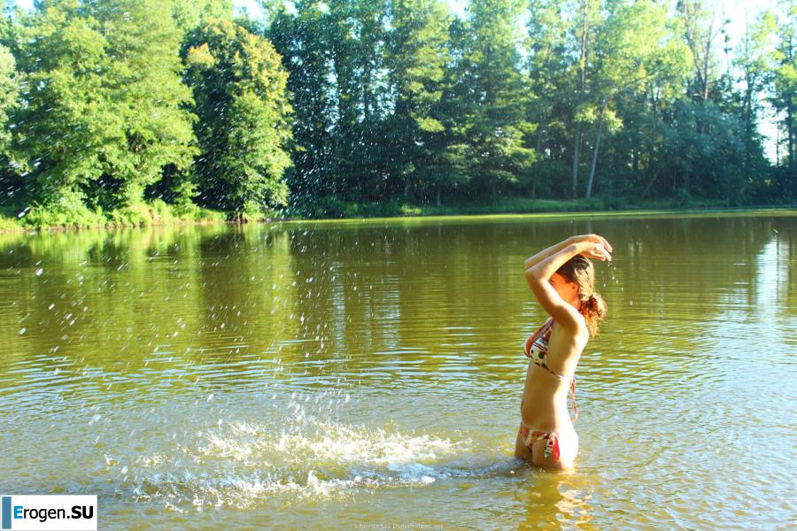 naked girls on the lake. Photo 36