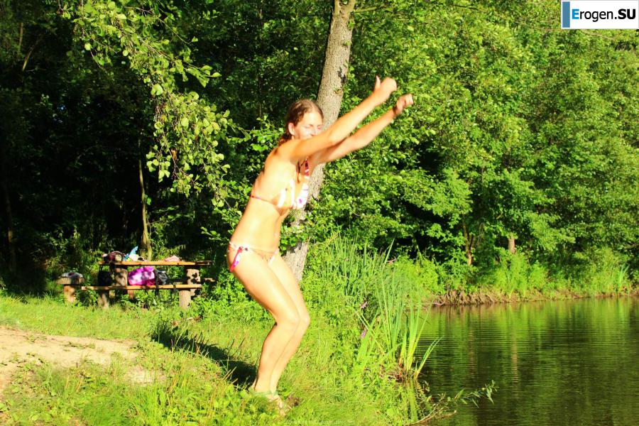 naked girls on the lake. Photo 8