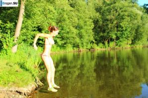 голые девушки на озере. Эскиз 14