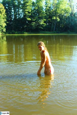 голые девушки на озере. Эскиз 22