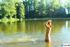 голые девушки на озере. Эскиз 37