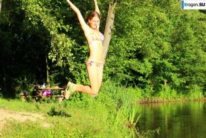 голые девушки на озере. Эскиз 9