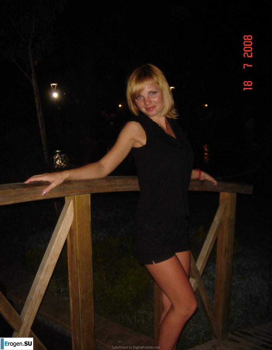 blonde poses for boys. Photo 18