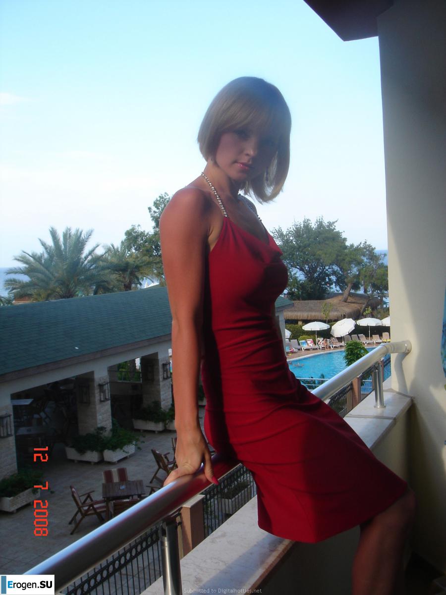 blonde poses for boys. Photo 6