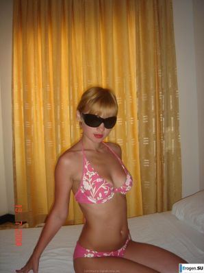 blonde poses for boys. Thumb 10