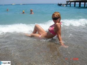 blonde poses for boys. Thumb 15