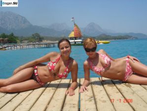 blonde poses for boys. Thumb 17