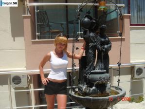 blonde poses for boys. Thumb 20