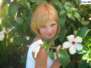 blonde poses for boys. Thumb 21