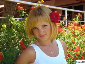 blonde poses for boys. Thumb 22