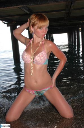 blonde poses for boys. Thumb 26