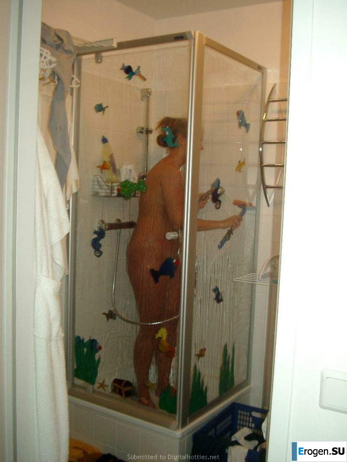 Naked and cheerful. Photo 15