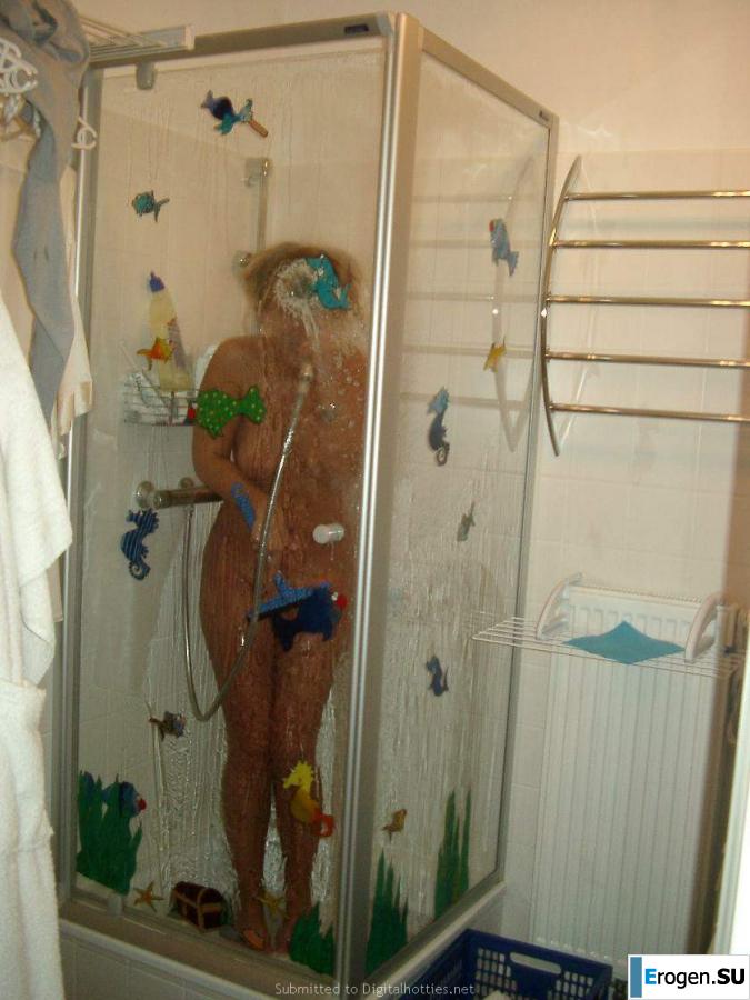 Naked and cheerful. Photo 16