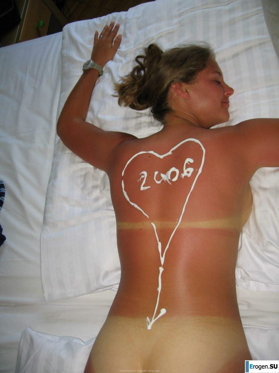 Naked and cheerful. Photo 26