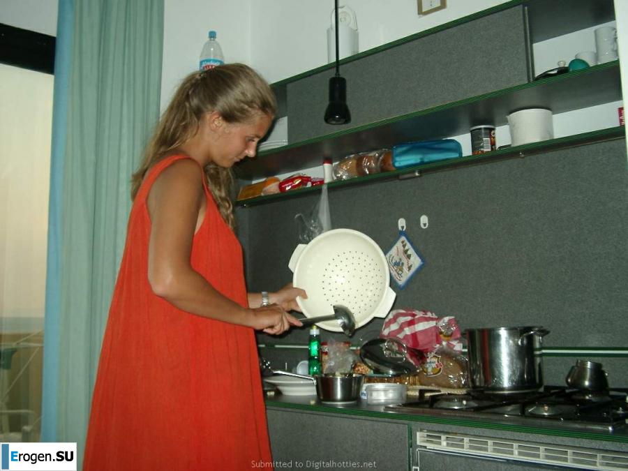 Naked and cheerful. Photo 3