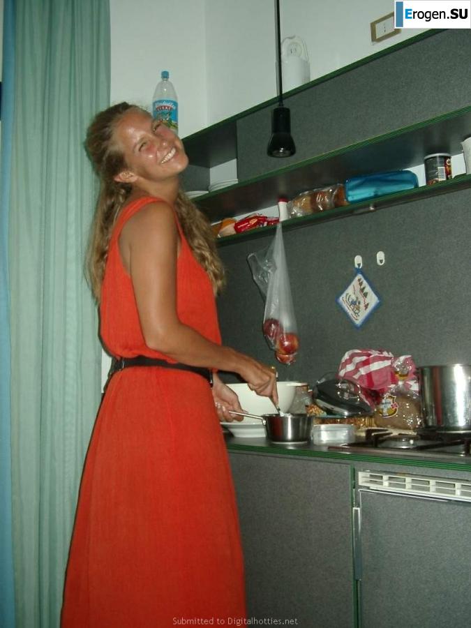 Naked and cheerful. Photo 4