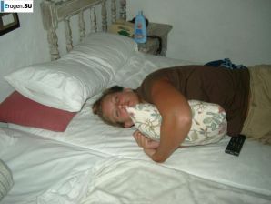 Naked and cheerful. Thumb 13