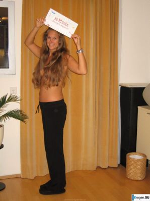 Naked and cheerful. Thumb 39