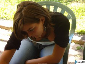 сонная голая брюнетка. Эскиз 6