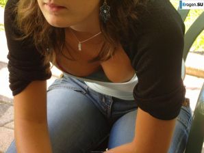 сонная голая брюнетка. Эскиз 7