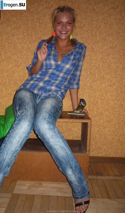 Young naked student. Photo 10