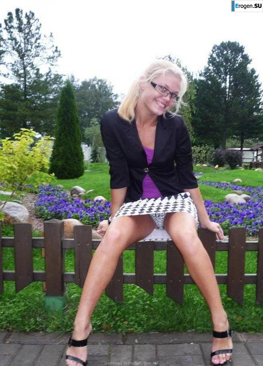 Young naked student. Photo 17