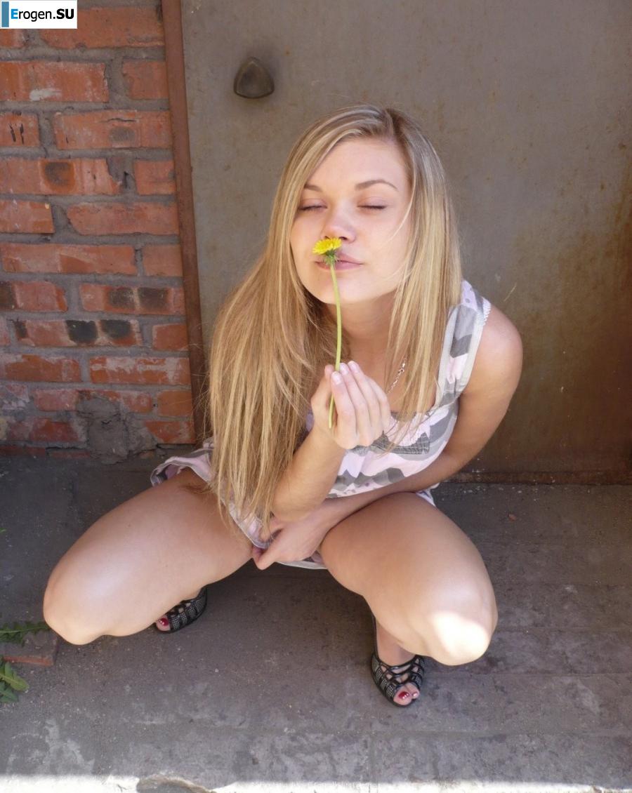 Young naked student. Photo 27