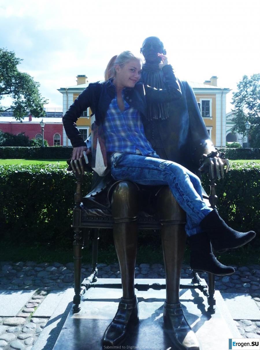 Young naked student. Photo 6