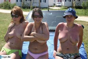 Девочки обнажились на природе. Эскиз 11