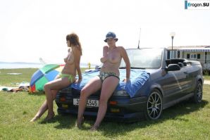 Девочки обнажились на природе. Эскиз 3