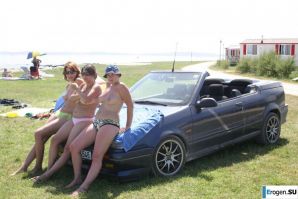 Девочки обнажились на природе. Эскиз 9