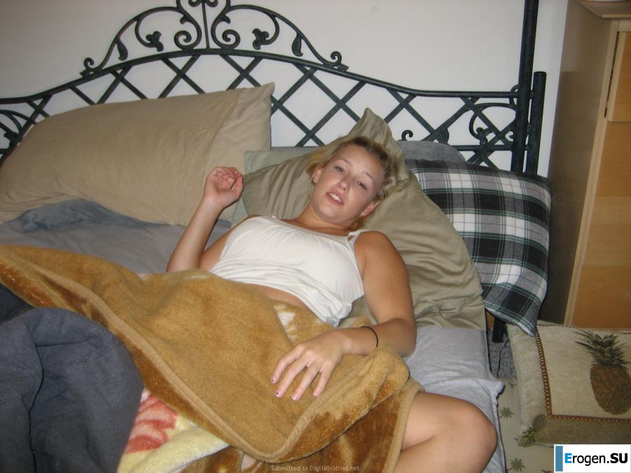 real naked with fish on her back. Photo 12