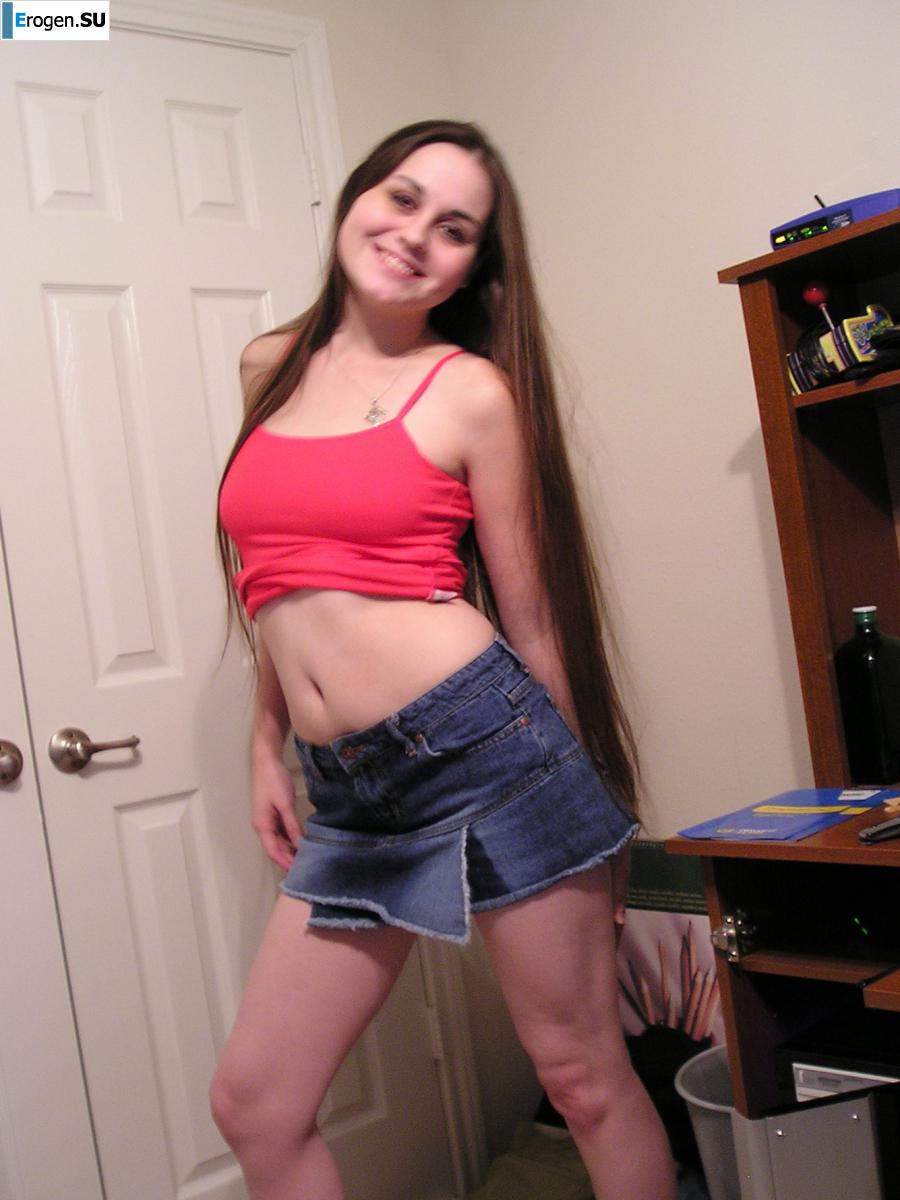 posing in front of a girlfriend. Part 2. Photo 33