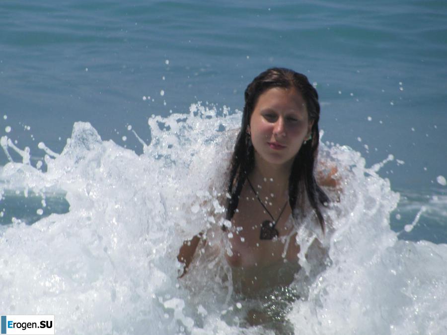 tits on the beach. Photo 6
