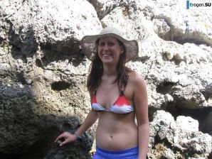 tits on the beach. Thumb 10