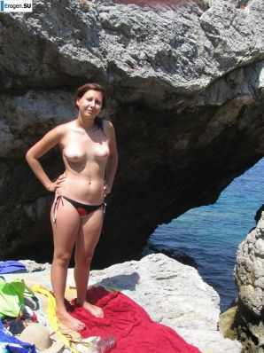 tits on the beach. Thumb 12