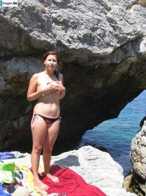 tits on the beach. Thumb 13