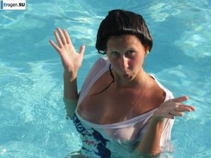 tits on the beach. Thumb 26