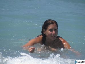 tits on the beach. Thumb 5