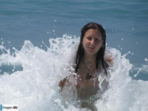 tits on the beach. Thumb 6