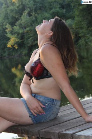 голые девушки на озере. Часть 6. Эскиз 13