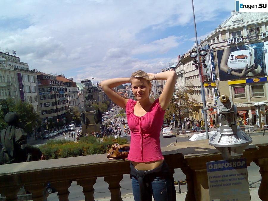 girl and guy with the euro round. Photo 11