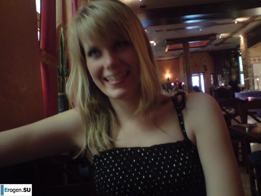 girl and guy with the euro round. Photo 15