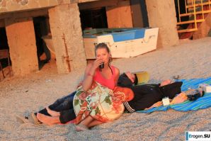 boy with two friends. Thumb 1