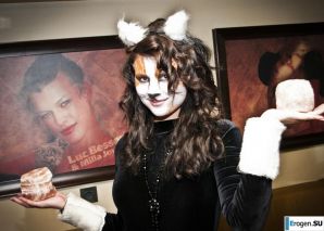 boy with two friends. Thumb 18