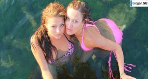 boy with two friends. Thumb 2